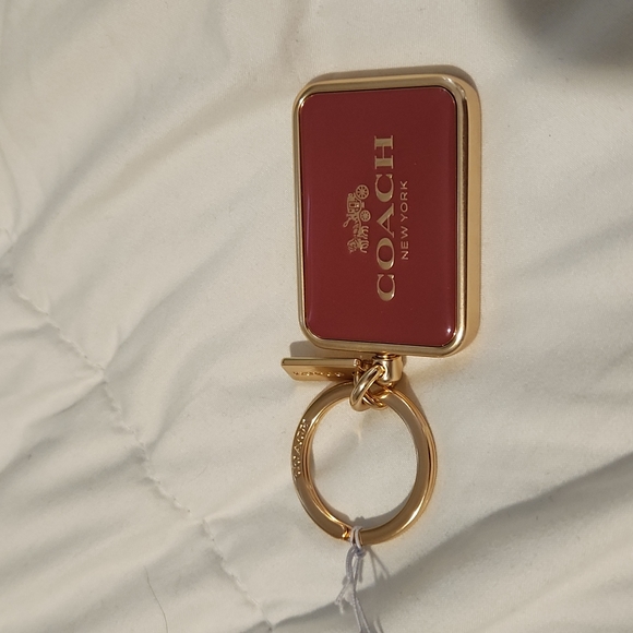 NWT new beautiful Coach enamel keychain rouge / gold key ring - Picture 1 of 4